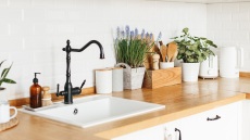 5 πράγματα που δεν πρέπει να ρίχνετε ποτέ στον νεροχύτη σας