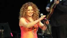 Ελένη Τσαλιγοπούλου: Επιστρέφει στη δισκογραφία με επιτυχίες του Απόστολου Καλδάρα