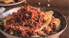 Μακαρόνια με κιμά με τριμμένη κολοκύθα