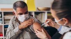 Να γιατί είμαστε απρόθυμοι να εμβολιαστούμε με το αντιγριπικό – Όλοι οι παράγοντες που μας επηρεάζουν