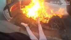 ΗΠΑ: Κομμωτής σώζει οδηγό από φλεγόμενο όχημα στο Λας Βέγκας - Δείτε βίντεο