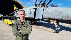 Πτώση Phantom: Με κουφέτα και τριαντάφυλλα θα αποχαιρετήσει τον σμηναγό Τσιτλακίδη  η οικογένειά του 