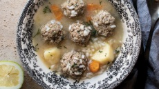 Εύκολα γιουβαρλάκια σούπα