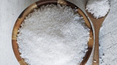 Σε τι διαφέρει το θαλασσινό από το επιτραπέζιο αλάτι