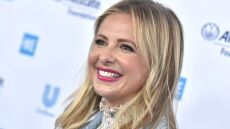 Σάρα Μισέλ Γκέλαρ για το «Scooby-Doo»: Υπήρχε ένα φιλί ανάμεσα στη Βέλμα και την Ντάφνι, αλλά το έκοψαν