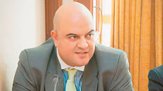 Ο «Μάξιμος Σαράφης» έταξε δάνειο ακόμη και σε... νεκρό