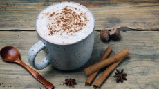 Καφές με κανέλα: ένα ρόφημα ιδανικό για τις κρύες μέρες του χειμώνα
