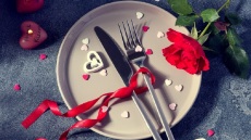 Δείπνο Αγίου Βαλεντίνου: Προτάσεις για ορεκτικά, κυρίως και επιδόρπια για όλα τα γούστα