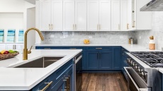 6 βήματα για να οργανώσετε τα ντουλάπια της κουζίνας σας