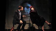 Alhambra Art Theater: Μεταφέρει στη σκηνή το μπεστ  σέλερ «Η Μαντόνα με το Γούνινο Παλτό»