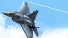 ΗΠΑ: Τσουχτερό το κόστος του κυνηγιού «ιπτάμενων αντικειμένων» - Στο νερό πύραυλος των 400.000 δολαρίων 