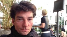 Δεν ζητά συγγνώμη ο Γερμανός χορογράφος που πασάλειψε κριτικό με περιττώματα σκύλου