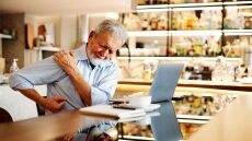 Ανάστροφη αρθροπλαστική: Η καινοτόμος τεχνική που δίνει λύση στα προβλήματα του ώμου