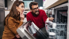 Πλυντήριο πιάτων: υπάρχει σωστός τρόπος για να το γεμίσουμε;