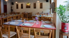 «Βόλτα» στα Πετράλωνα, στην κουζίνα της Μάρως Διακάτου