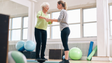 Νόσος Αλτσχάιμερ: Μπορεί μια άσκηση ισορροπίας να αποκαλύψει εγκαίρως τον κίνδυνο νόσου; Έρευνα απαντά