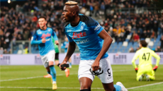 Serie A: Ιστορικός Οσιμέν στην 7η σερί νίκη της Νάπολι, 2-0 τη Σασουόλο - Δείτε τα γκολ