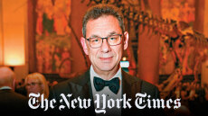 Γιατί οι New York Times μήνυσαν τη Φον ντερ Λάιεν για τα SMS με τον Μπουρλά