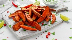 Γλυκοπατάτες: Ο Δ. Παπαζυμούρης μάς εξηγεί όλους τους τρόπους για να απολαύσουμε αυτό το νόστιμο και θρεπτικό λαχανικό