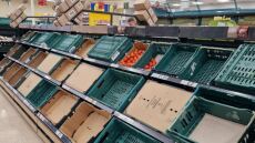 Βρετανία: Αντιμέτωπη με έλλειψη στα κηπευτικά, άδεια τα ράφια - Δείτε φωτογραφίες