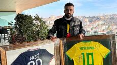 Σεισμός στην Τουρκία: Διάσημος Τούρκος σεφ δημοπράτησε για 60.000 ευρώ φανέλες των  Μέσι - Ροναλντίνιο 