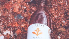 Νέος διαγωνισμός: 3 τυχεροί κερδίζουν το μοναδικό Ροζέ Κρασί Delear από το Κτήμα Semeli