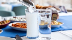 10 απολαυστικά ούζα και τσίπουρα φτιαγμένα με μεράκι