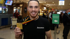 Λευτέρης Πετρούνιας: Επέστρεψε στην Αθήνα με το χρυσό - Δείτε φωτογραφίες