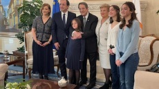 Κύπρος: Ο Αναστασιάδης παρέδωσε στον Χριστοδουλίδη - «Νίκο μου», «πρόεδρέ μου»