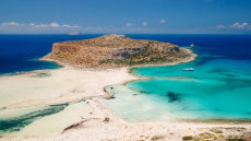 Νεκρός τουρίστας στην παραλία του Μπάλου