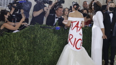 Έρευνα από την αμερικανική Βουλή για το φόρεμα της Οκάσιο-Κορτές στο Met Gala