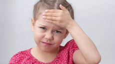 Μηνιγγίτιδα: Το πιο συχνό σύμπτωμα σε παιδιά και ενήλικες – Χωρίς συμπτώματα ένας στους επτά