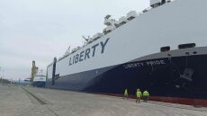 Γιγαντιαίο αμερικανικό πλοίο με στρατιωτικά εφόδια έφτασε στην Αλεξανδρούπολη