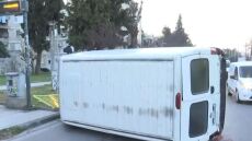 Θεσσαλονίκη: Φορτηγάκι έπεσε σε στάση του ΟΑΣΘ - Τι υποστήριξε ο οδηγός