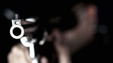 Χαλκίδα: Ρομά αυτοπυροβολήθηκε για να γλιτώσει αστυνομικό έλεγχο - Παραλίγο να εμβολίσει το περιπολικό