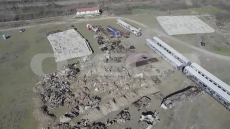 Σύγκρουση τρένων στα Τέμπη: Εικόνες απόλυτης καταστροφής από τα συντρίμμια των δύο τρένων