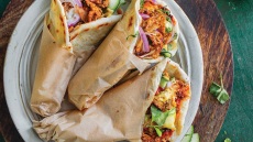 Κουνουπίδι γύρος σε πίτα: Το vegan νηστίσιμο σουβλάκι