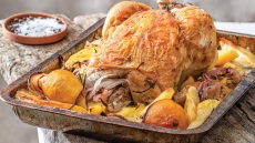 Κοτόπουλο στον φούρνο με πατάτες