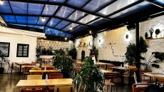 Enkelt: Η νέα all-day «σπιτική αυλή» του Χαλανδρίου