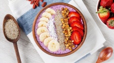 Acai bowl: Tι είναι και πώς να το φτιάξετε στο σπίτι