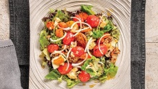 Σαλάτα με ντοματίνια και κουνουπίδι