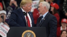 Δίωξη Τραμπ για συνωμοσία: Καίριος  ο ρόλος του Μάικ Πενς στο κατηγορητήριο - Τι του είχε πει ο τότε πρόεδρος