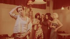 Θέατρο «Μπέλλος»: Μεταφέρει στο σανίδι το μυθιστόρημα «Μπλε καστόρινα παπούτσια»