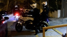 Γλυφάδα: 17χρονος χτύπησε με μπουνιές και κλωτσιές 15χρονο και τον έστειλε στο νοσοκομείο - Συνελήφθη με τον πατέρα του