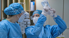 Οι γιατροί αρνητές του κορωνοϊού και οι ποινές - Πέντε υποθέσεις με «βαρύ» παρελθόν