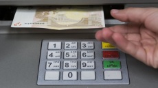 Επιδόματα: Νέο μοντέλο πληρωμής τους με πλαστικό χρήμα - Ποια εξαιρούνται