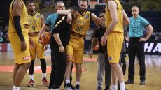 Σοκ στην ΑΕΚ με Στρέλνιεκς που υπέστη ρήξη αχιλλείου