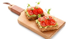 Εύκολο vegan σνακ με ρόκα και αβοκάντο