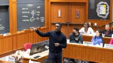 Κλάρενς Ζέεντορφ: Ομιλητής  στο Χάρβαρντ ο παλαίμαχος ποδοσφαιριστής