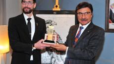 Νίκος Φλώρος: Τα Ηνωμένα Αραβικά Εμιράτα τίμησαν τον διεθνή Έλληνα γλύπτη 